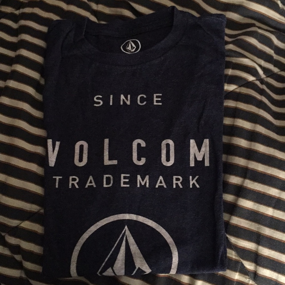 volcom tee